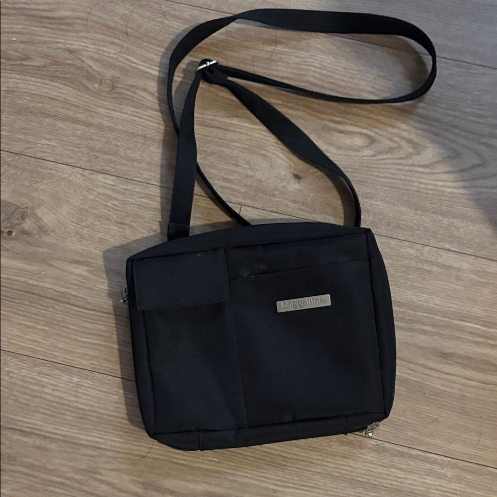 Baggallini Black Compact Messenger Crossbody